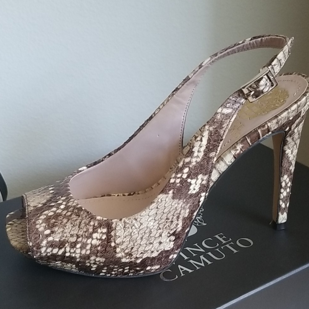 NEW! Vince camuto peeptoe heel